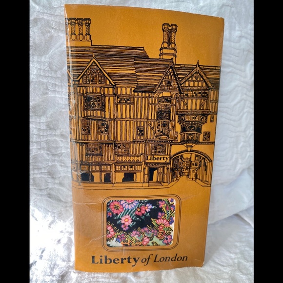 New Liberty silk scarf - Picture 4 of 5